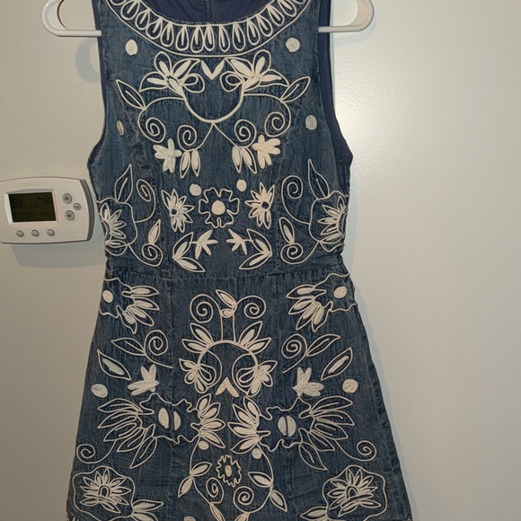 Alice + Olivia Teal and Cream Embroidered Dress - Picture 3 of 4